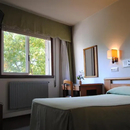 Konukevi Hostal Palas 3*