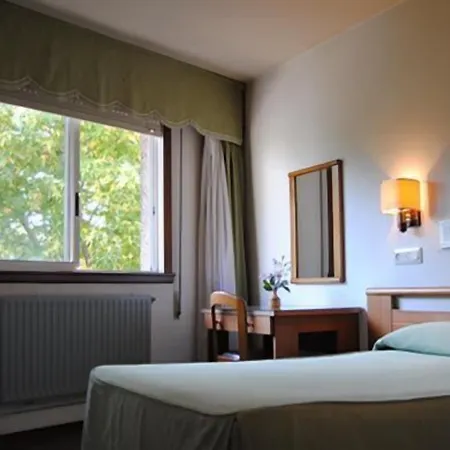 Konukevi Hostal Palas 3*